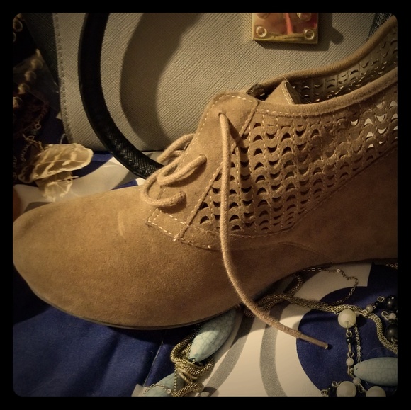 Shoes - Picture 1 of 1